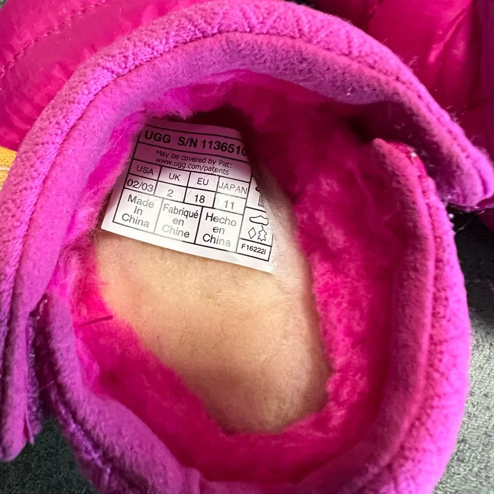 Baby Uggs Size‎ 2/3 Puffer Hot Pink shoe slipper
